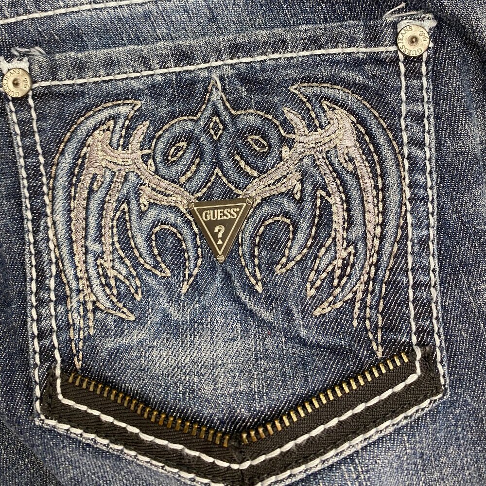 Guess  Rare Jeans Sz 28 Distressed and Gorgeous Embroidered Pockets